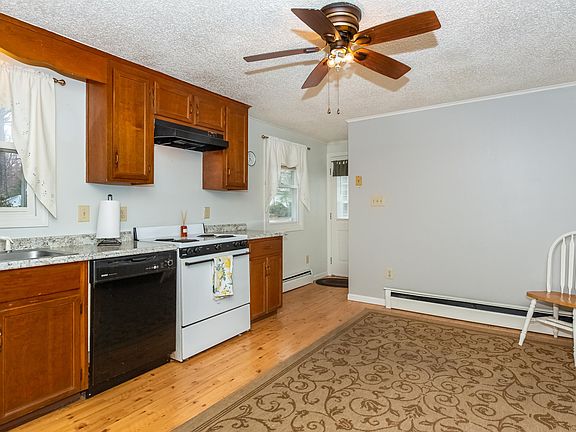 5th image of 83 Great East Ln
