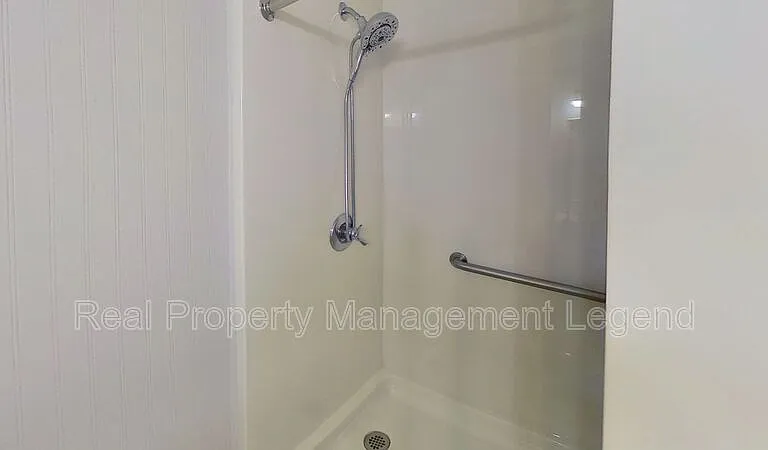 701 S Valentine Dr — Photo 13