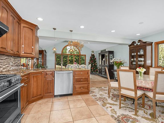 4th image of 6 Laurel Ave