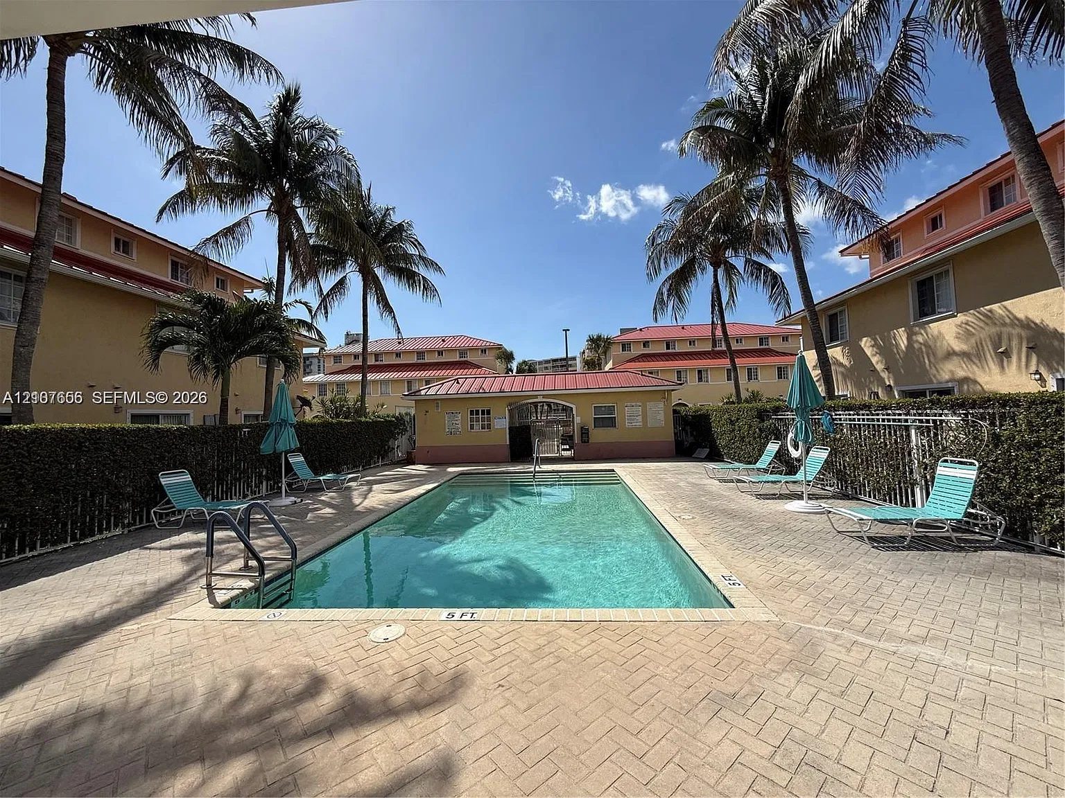 Aqua Vista Townhomes Cond — Photo 4
