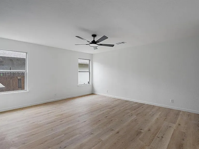 17129 Hamilton Point Cir — Photo 5