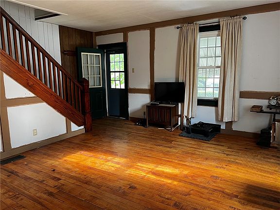 5th image of 313 E Church Ave