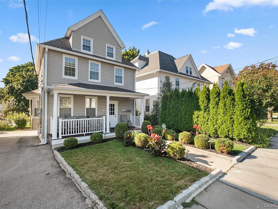 44 Robertson Ave