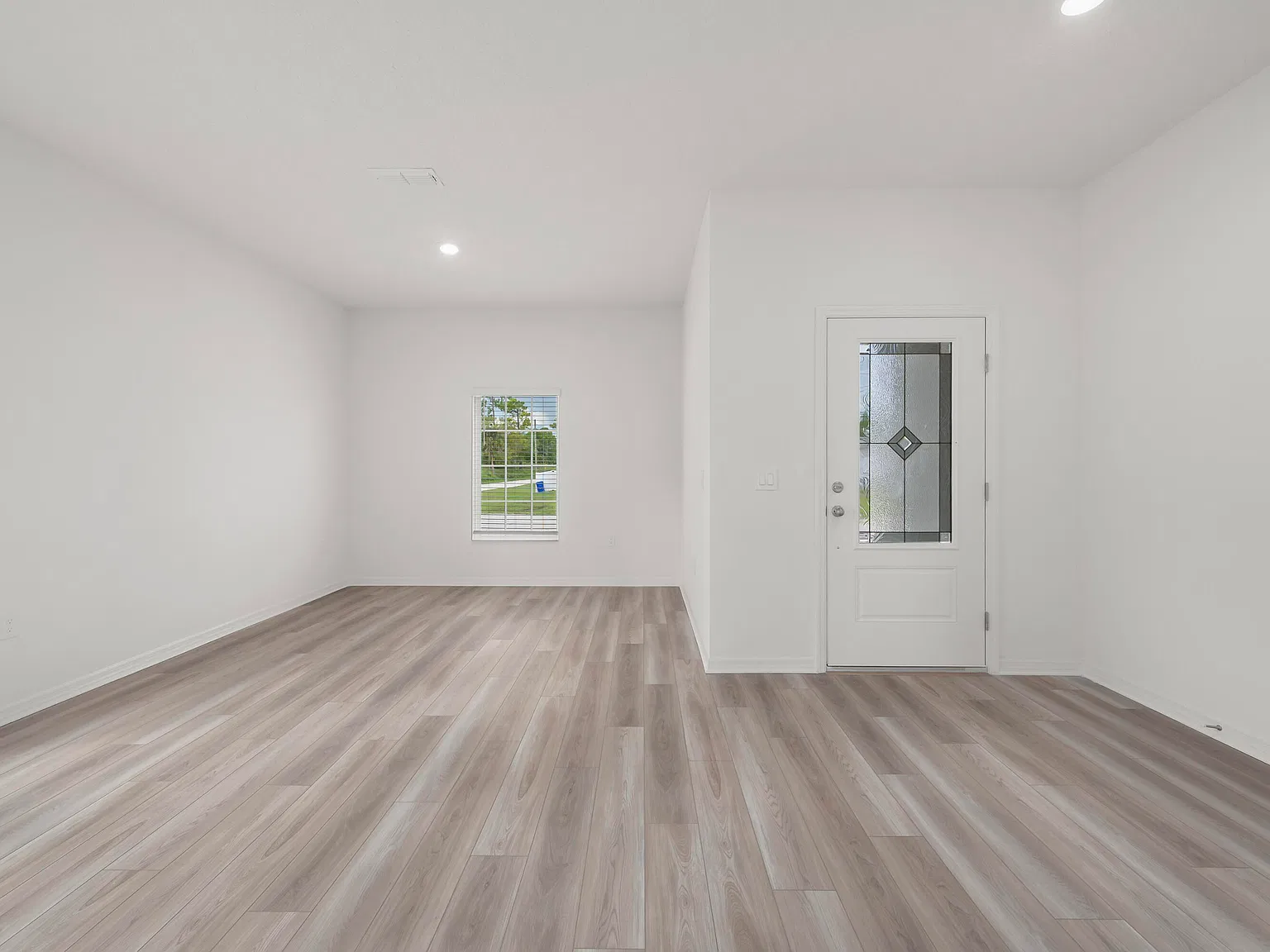 4 bed, 2.0 bath, 1851 sqft, $3,075 — Photo 4