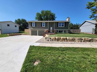 6434 SW 28th St, Topeka, KS 66614