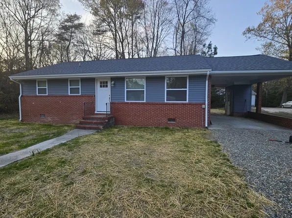 96 Wiggins Ave, Kilmarnock, VA 22482