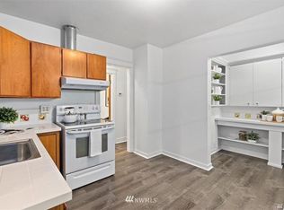 705 N 39th St, Seattle, WA 98103