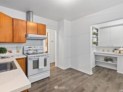 705 N 39th St, Seattle, WA, 98103
