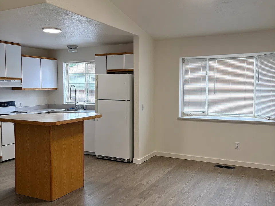 151 W Park St #151