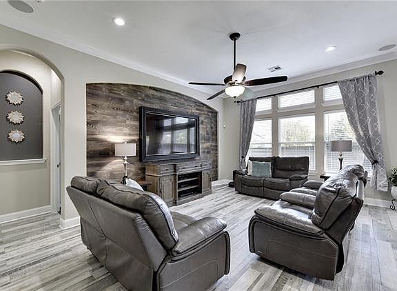 2nd image of 520 Bayou Bend Dr