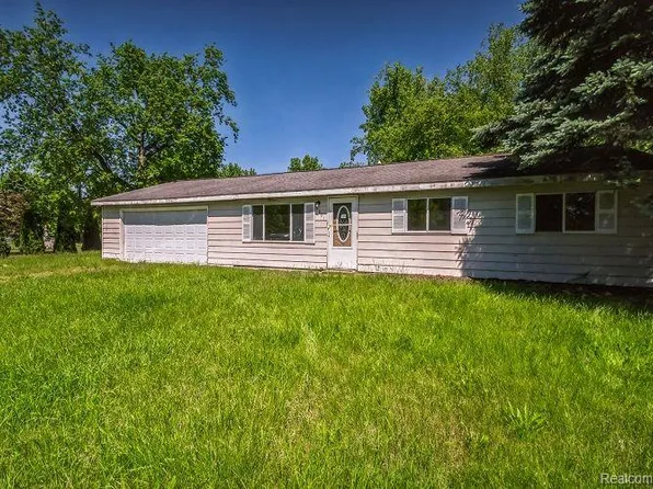 1881 Waterview Way, Crystal, MI 48818