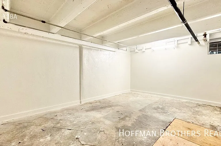 1688 W Adams Blvd — Photo 4