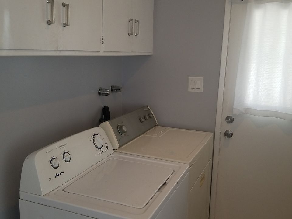 1st image of 1004 W Yale St