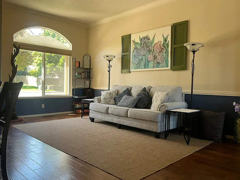 811 Canyon Park Ave — Photo 2