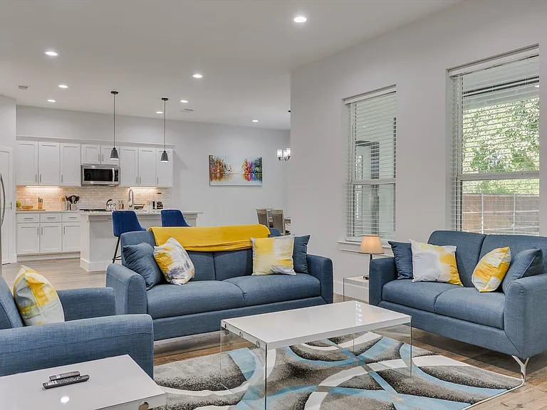 4124 Tram Dr — Photo 2