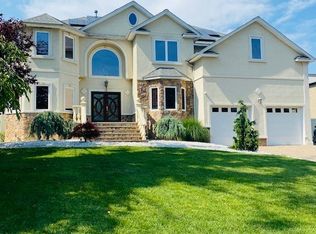 19 Oak St, Wayne, NJ 07470