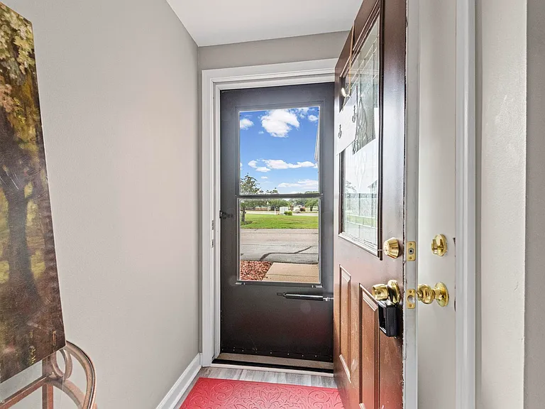 408 Country Club Dr — Photo 3