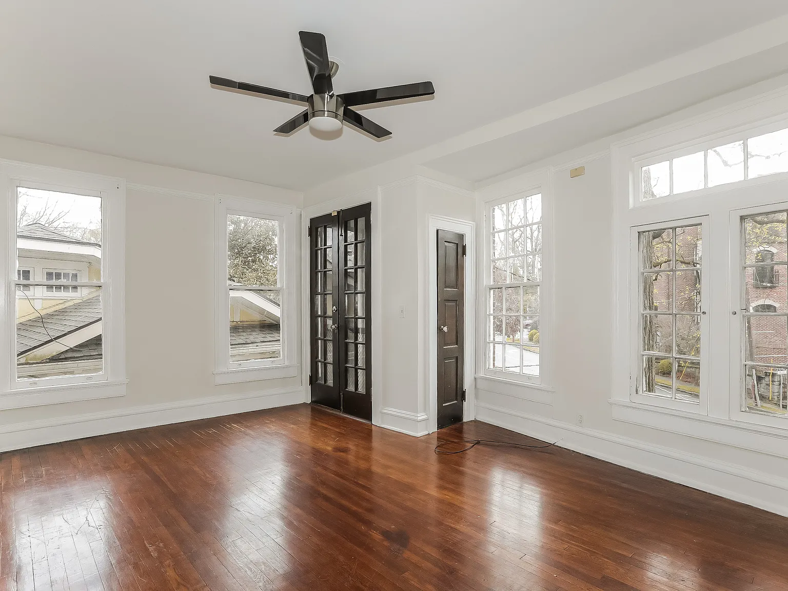 2 bed, 1000 sqft, $2,345 — Photo 3