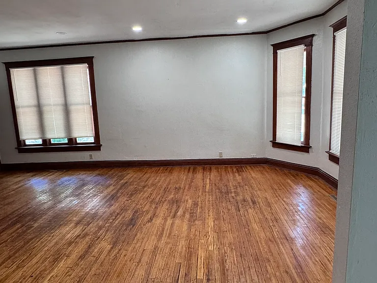 703 Peterson St — Photo 11
