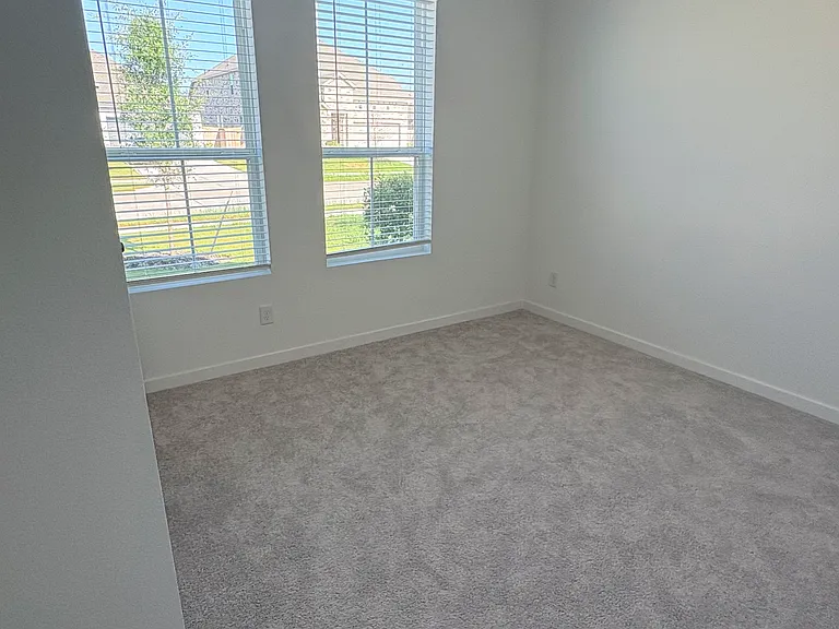 Emerald Hills Dr — Photo 2