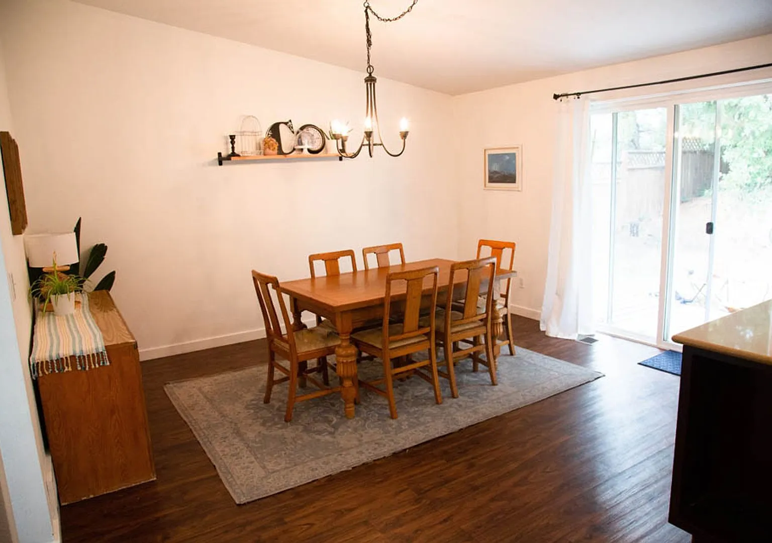 Single Level 4 bed 2 bath home with Office — Photo 4