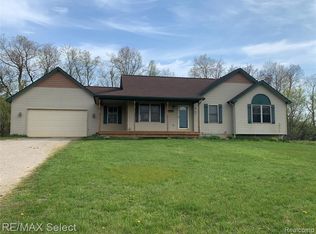 18580 Tipsico Lake Rd, Fenton, MI 48430