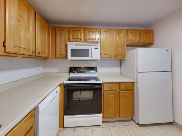32 Whites Ave #D22, Watertown, MA 02472