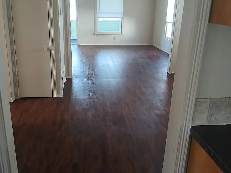 120 S Creek Ave — Photo 6