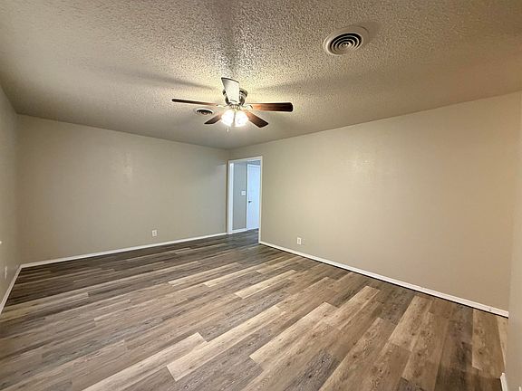 4th image of 3314 Brooks Dr