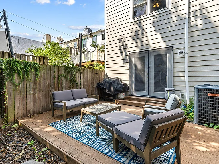 208 W Wildey St — Photo 32
