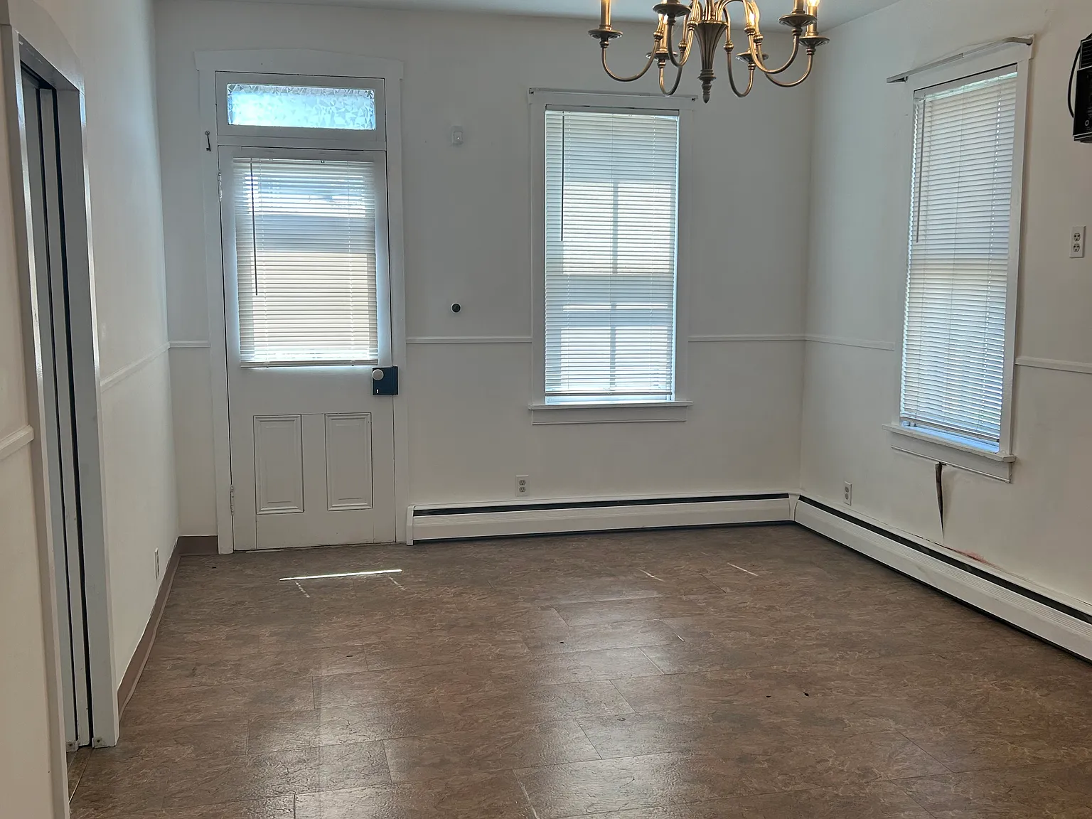 1 bed, 700 sqft, $1,200 — Photo 4