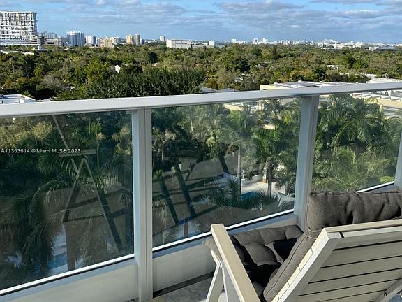2nd image of 2627 Bayshore Dr #1208