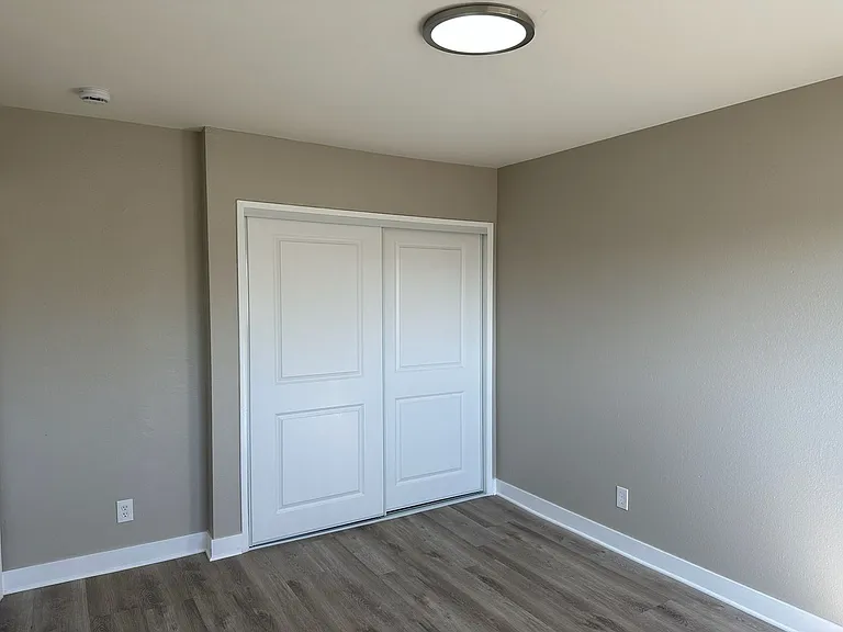 393 Montgomery St — Photo 9