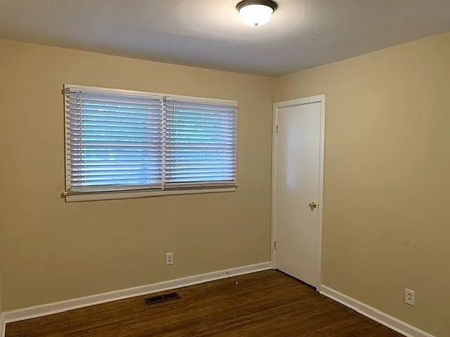 3 bed, 1.0 bath, 1275 sqft, $1,450 — Photo 4
