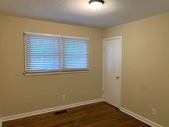 4th image of 110 Cambridge Ct