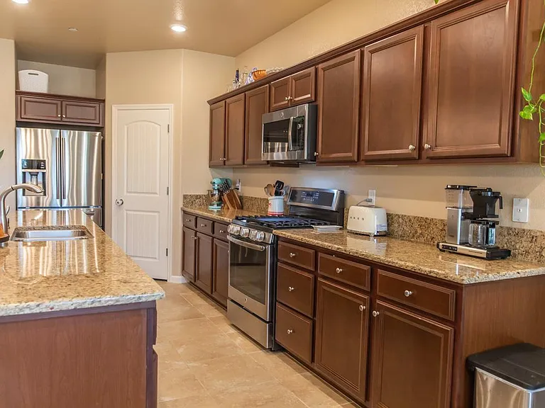 2327 W Queens Way — Photo 17