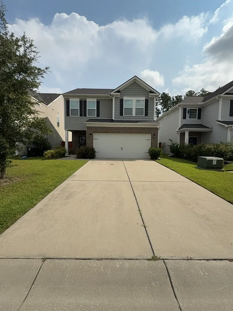 3 bed, 2.5 bath, 1816 sqft, $2,400 — Photo 2