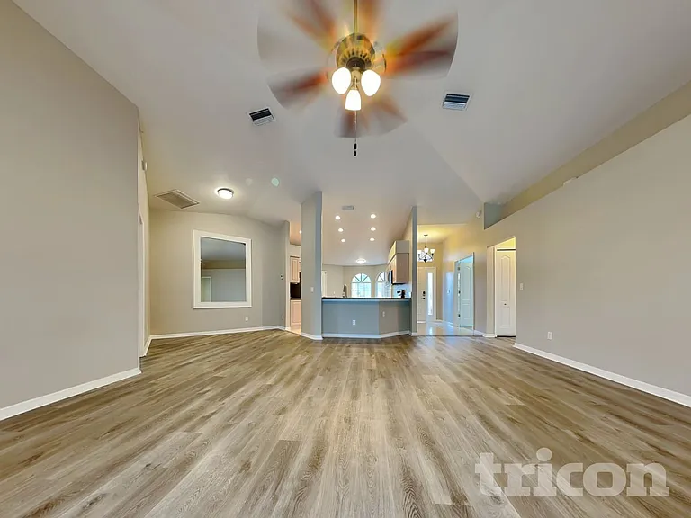 1748 Pembrooke Way — Photo 3