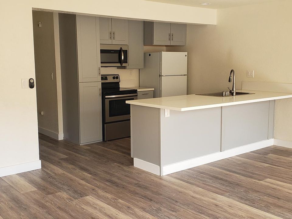 1st image of 939 E Washington Ave #13