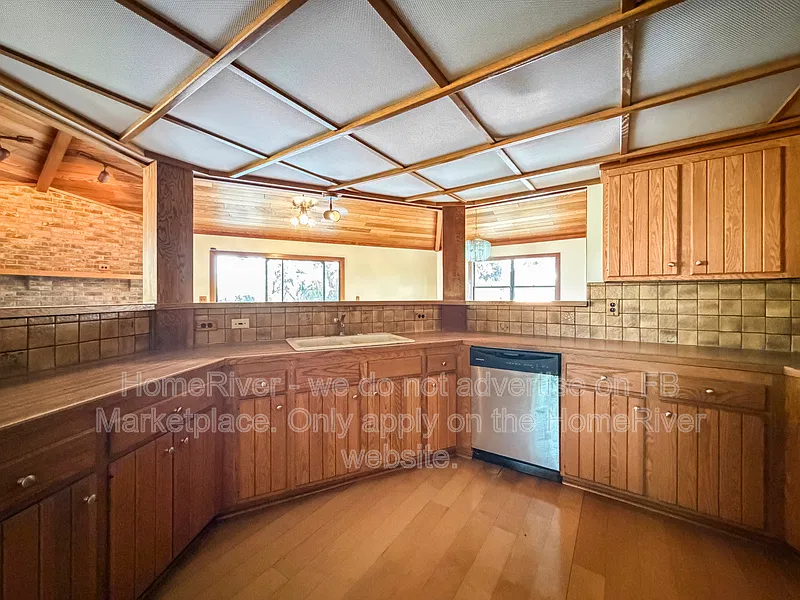 2 bed, 3.0 bath, 2263 sqft, $3,395 — Photo 2