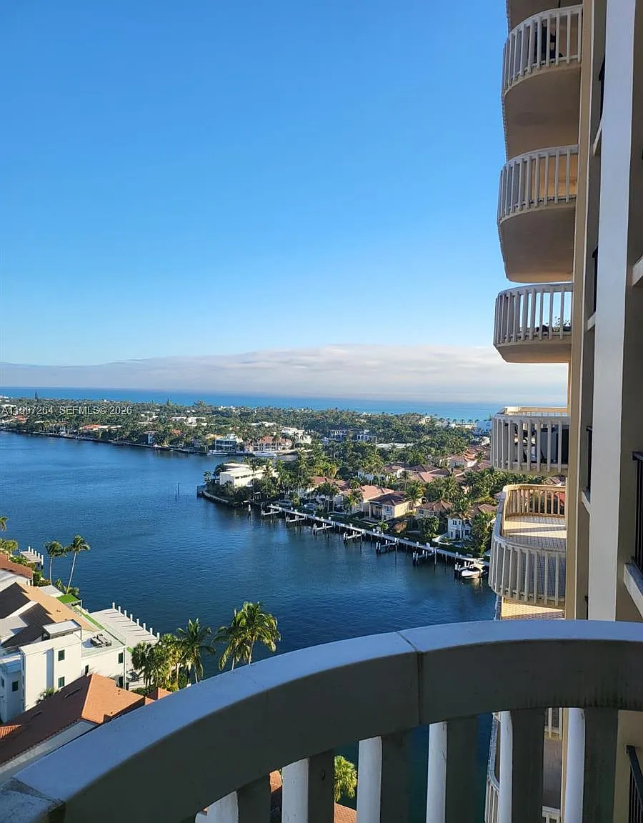 Turnberry Towers Condo — Photo 3