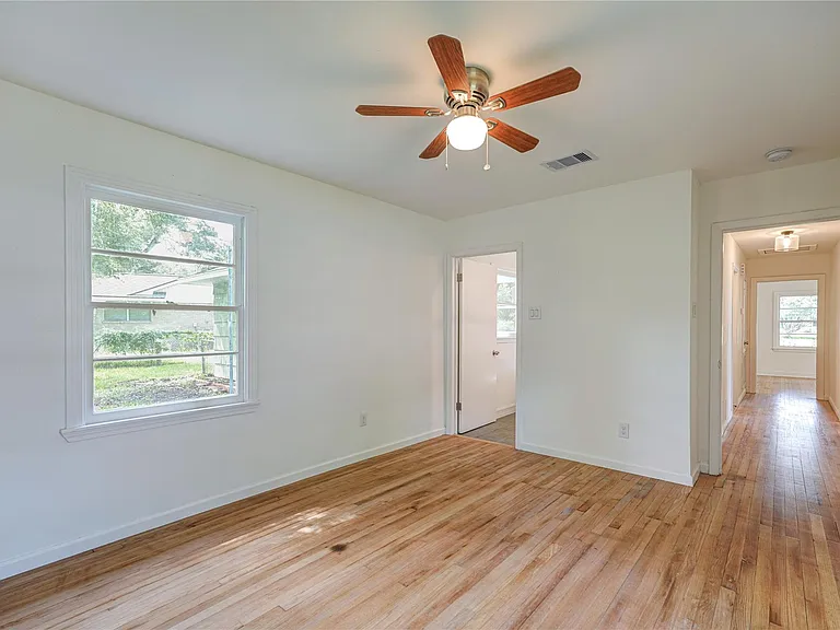 1319 Elm St — Photo 31