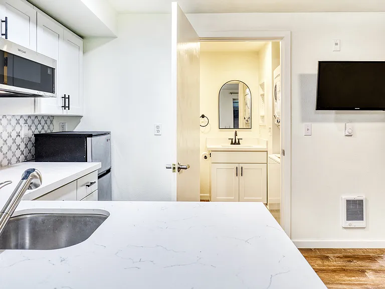 425 Vine St #318 — Photo 11