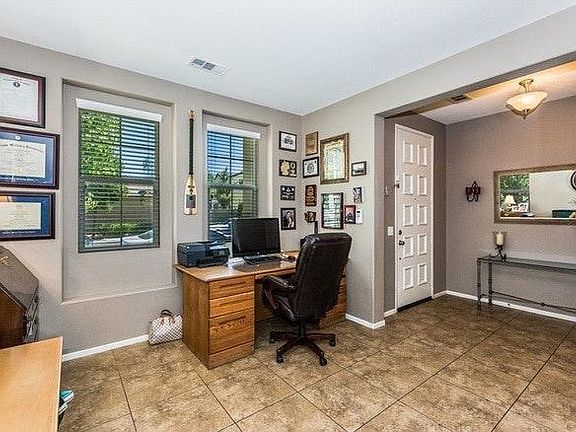 2nd image of 40437 Amesbury Ln