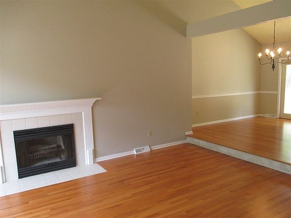 3rd image of 22 Linda Ln