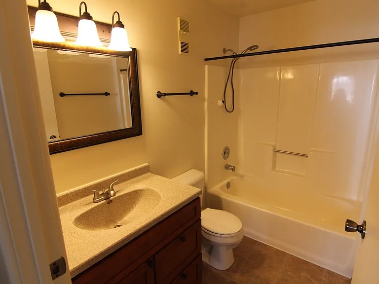 Wyndham Place Apartments — Photo 7