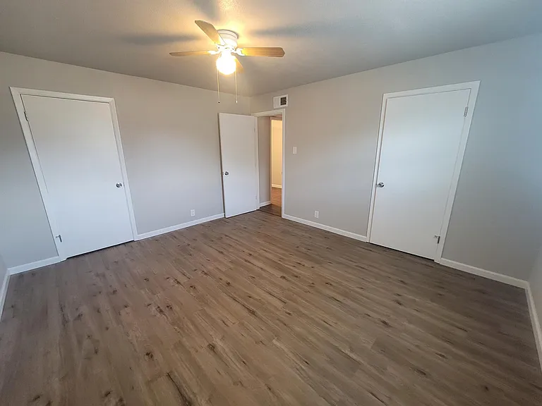 Bedroom with 2 closets
