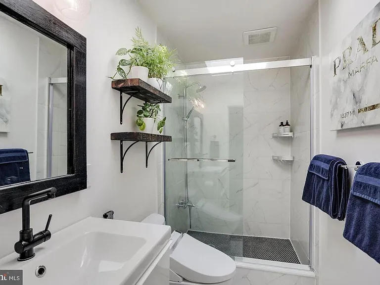 23rd Pl NE — Photo 4
