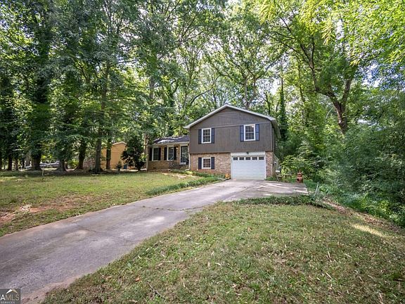 3rd image of 210 Tall Tree Rd