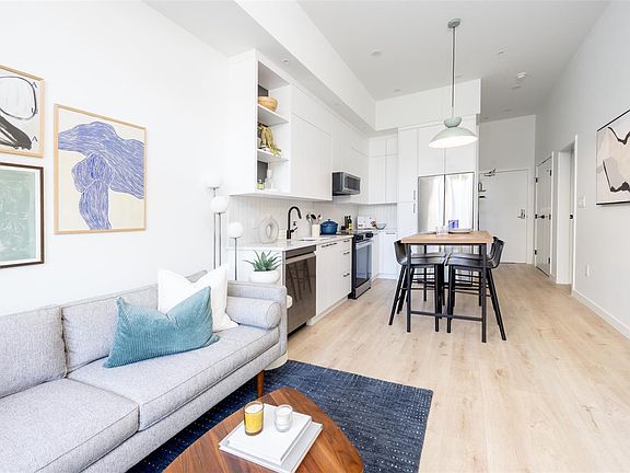 5th image of 1075 Tillicum Rd #217